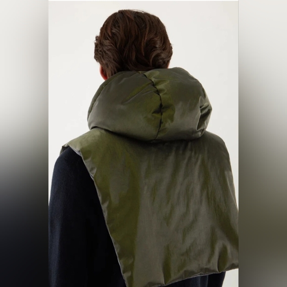 COS Reversible Hooded Zip-Up Bib In Black Unisex Size Onesize NWT - Picture 6 of 12